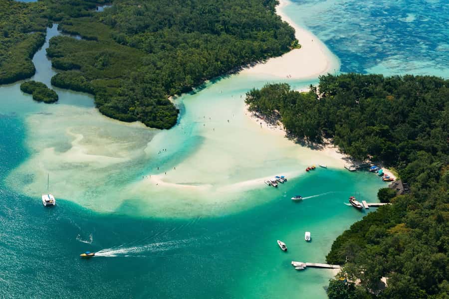 Ile aux Cerfs: Island & Waterfall Speedboat Tour with Lunch - Who will enjoy this outing most