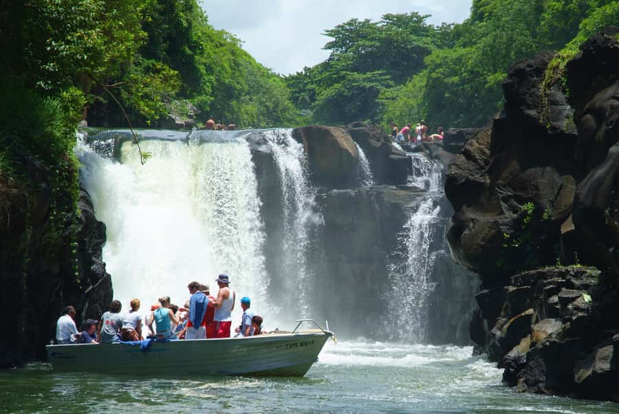 Ile aux Cerfs: Island & Waterfall Speedboat Tour with Lunch - Smart ways to prepare