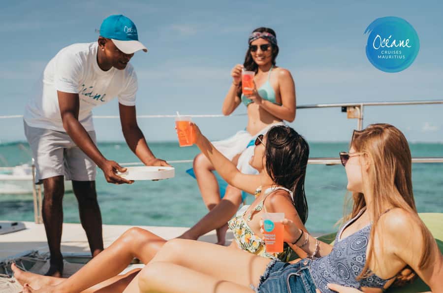 Île aux Cerfs: Private Catamaran Cruise with Gourmet Lunch - Service, drinks, and the rhythm of the day