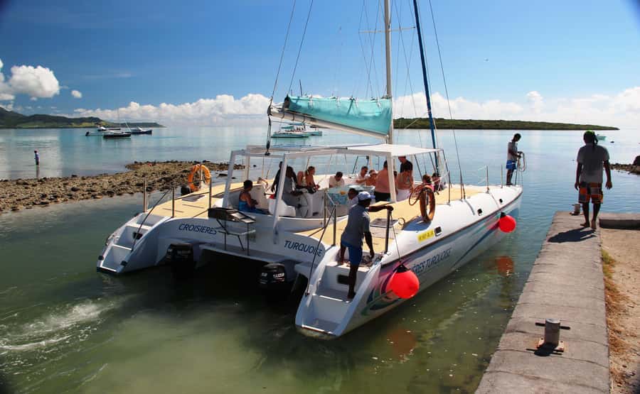 Ile aux Cerfs: The very best day by catamaran. - A seven-hour route across Mauritius’s southeast lagoon