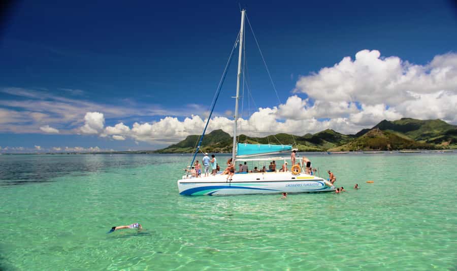 Ile aux Cerfs: The very best day by catamaran. - What to bring for a smoother day