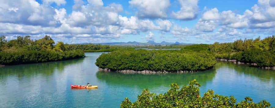Ile d Ambre Kayaking - Starting at Goodlands and getting ready