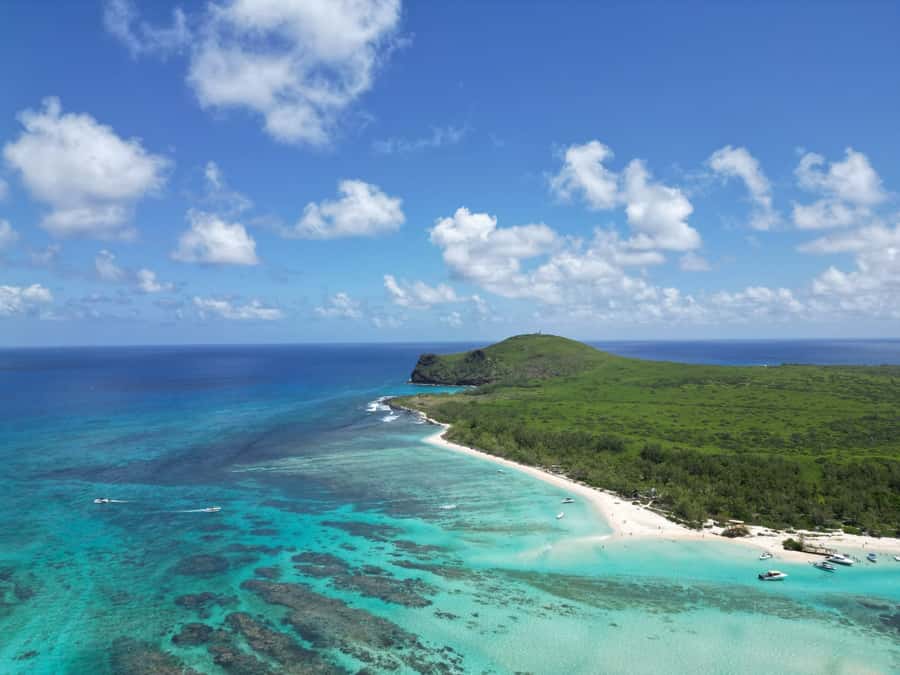 Ilot Gabriel: Catamaran Cruise & BBQ Lunch - BBQ lunch, drinks, and the return aboard