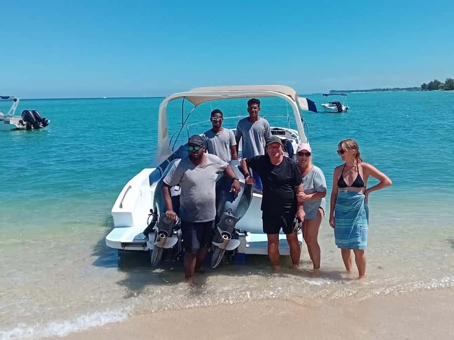 La Preneuse: Dolphin Watching and Snorkeling Speedboat Tour - Who will enjoy this tour most