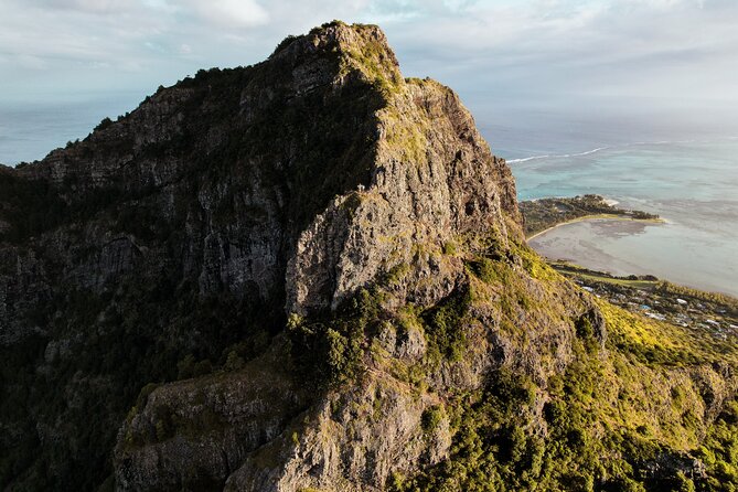 Le Morne Mountain Sunrise Hike & Climb - What the guide adds to the experience