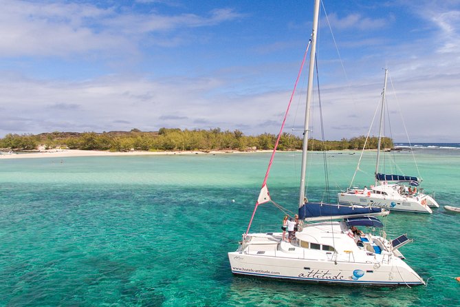 Luxury Catamaran Cruise: The Northern Islands - Snorkelling in the Indian Ocean