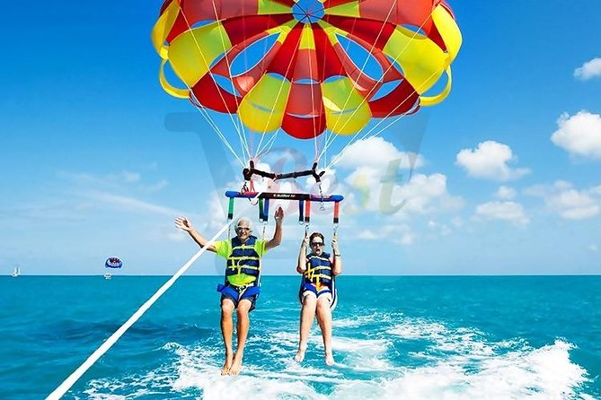 Marvelous Ile aux Cerf island: Speed Boat, Parasailing, Lunch & GRSE waterfall - Parasailing above the Mauritian coast
