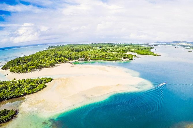 Marvelous Ile aux Cerf island: Speed Boat, Parasailing, Lunch & GRSE waterfall - Practical advice for a smoother day