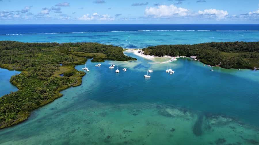 Mauritius 5 Islands Hopping Tours - PRIVATE BOAT - Trou d’Eau Douce to Grand River South East