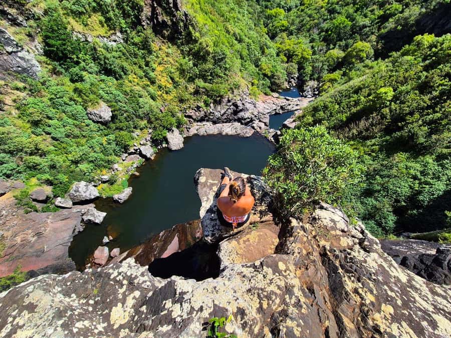 Mauritius-7 waterfalls short loop - Swimming beneath Tamarind Falls