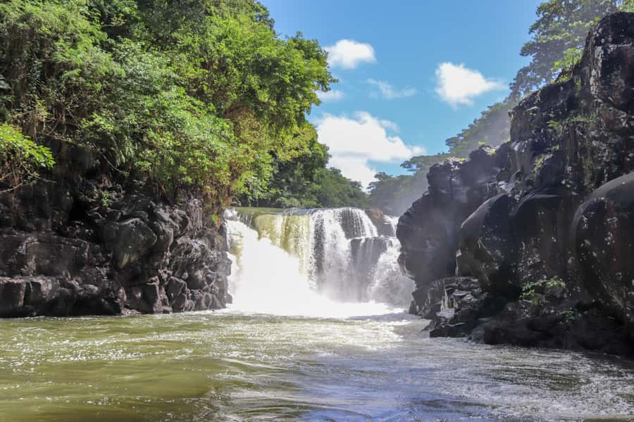 Mauritius: Boat trip to Ile aux Cerfs with Lunch/waterslide - The return sail and Sega music