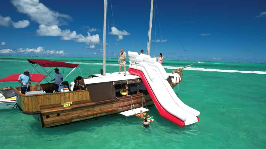 Mauritius: Boat trip to Ile aux Cerfs with Lunch/waterslide - Leaving Trou d’Eau Douce for the east coast