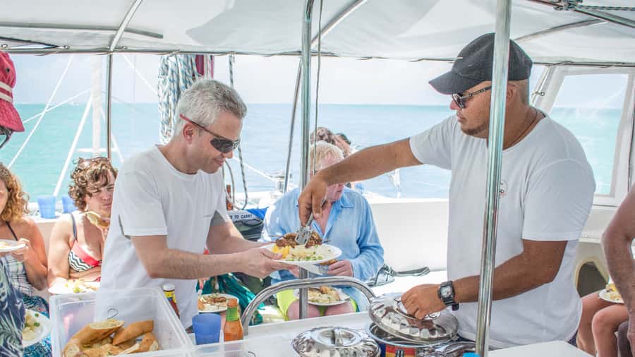 Mauritius: Catamaran Day Cruise to lle aux Cerfs with Lunch - Snorkeling with a changing current