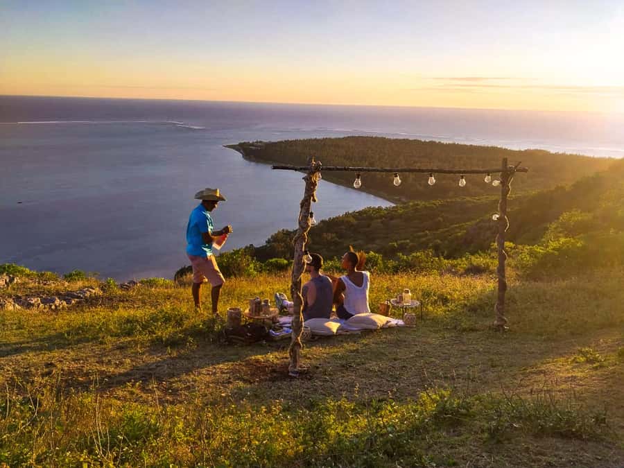 Mauritius: Exclusive Le Morne Sunset Hike & Aperitivo - Meeting at Local Spirit and getting ready