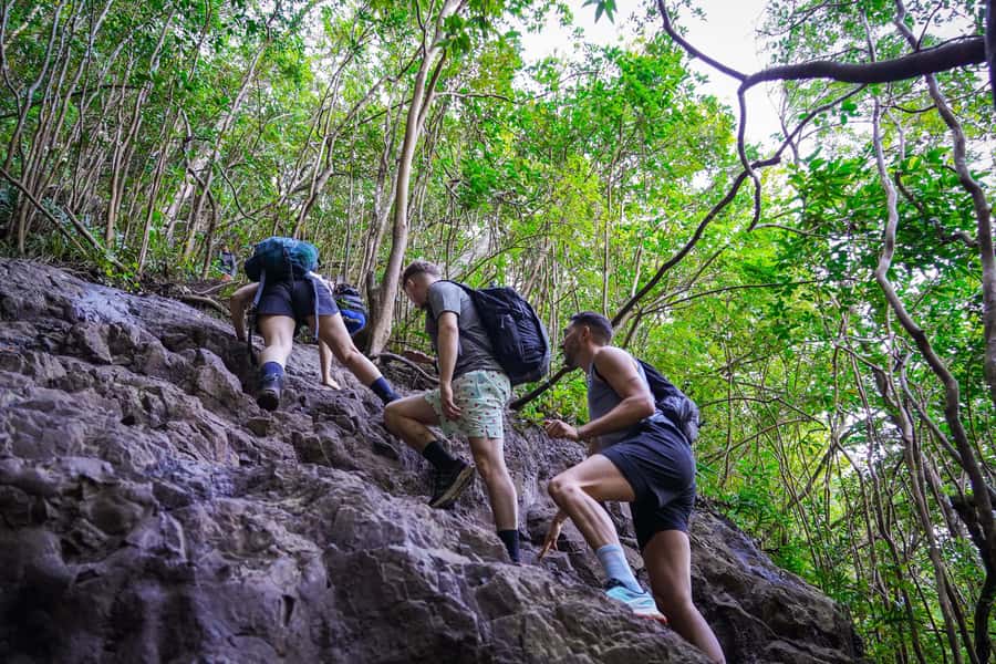 Mauritius: Exploring the Tamarind Falls with a Guide - The final waterfall massage