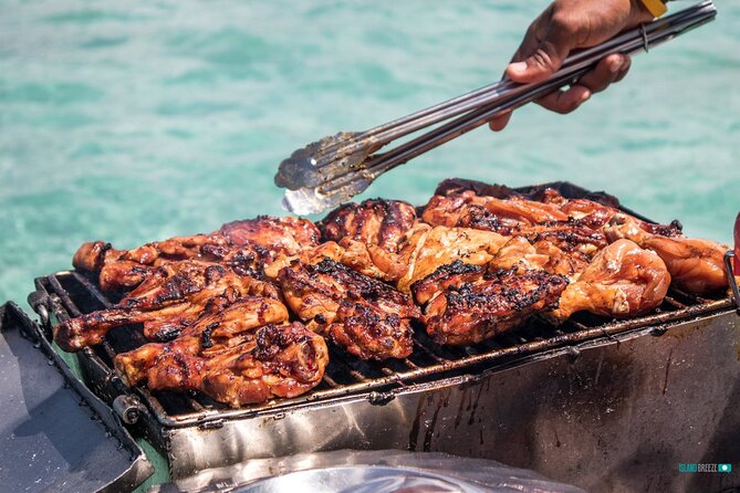 Mauritius : Full day All inclusive Ile aux cerfs Catamaran cruise - The crew shapes the mood