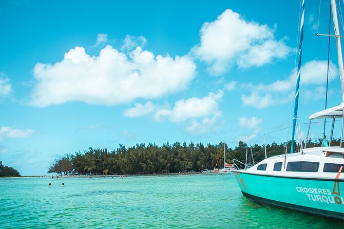 Mauritius : Full day All inclusive Ile aux cerfs Catamaran cruise - Who gets the best value from this cruise