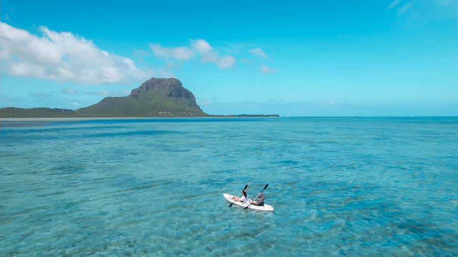 Mauritius: Guided Kayak tour to Benitiers Island - What the guides add