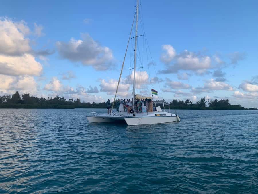Mauritius: Ile Aux Cerfs catamaran cruise Lunch with BBQ - Key points at a glance