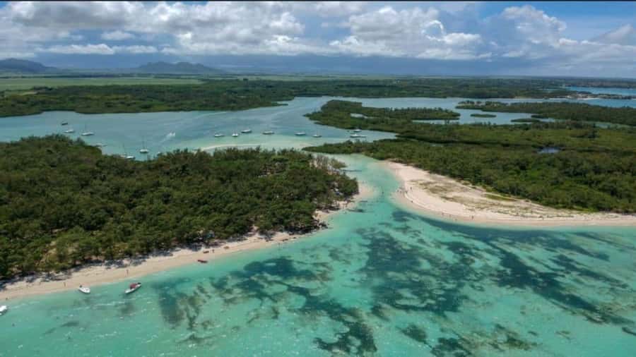Mauritius: Ile Aux Cerfs catamaran cruise Lunch with BBQ - Cruising the east coast on a large catamaran