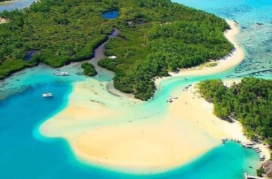 Mauritius: Ile Aux Cerfs Catamaran Cruise with Lunch - The catamaran ride along Mauritius’s east coast