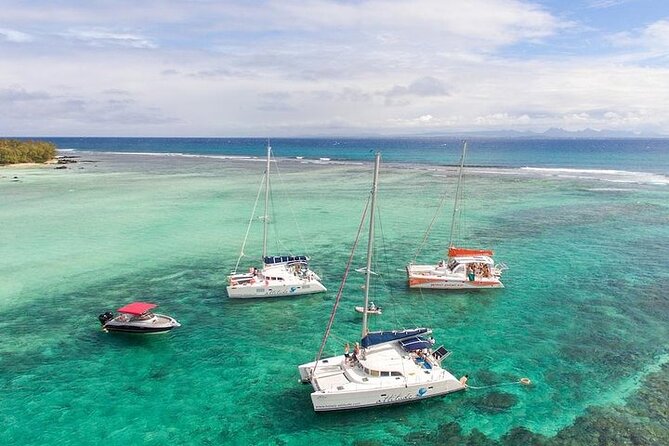 Mauritius: Ile Aux Cerfs Catamaran Tour with Lunch and Drinks - Reaching Ile Aux Cerfs