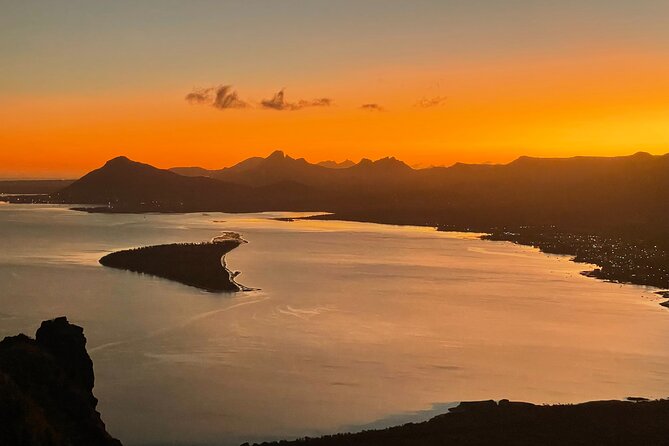 Mauritius: Le Morne: Intimate Hike Away from the Crowd - Reaching the 493-meter summit