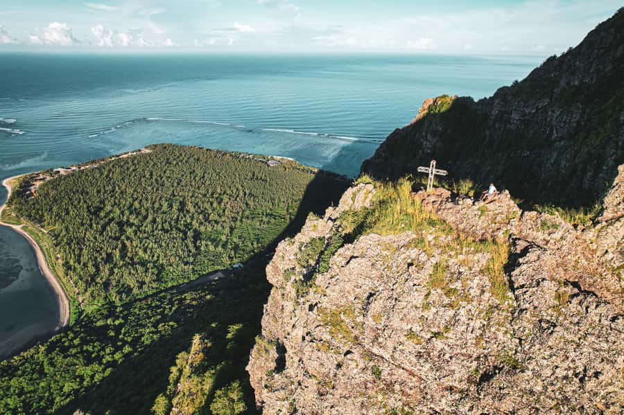 Mauritius: Le Morne Mountain Guided Sunrise Hike and Climb - Guide quality and group size