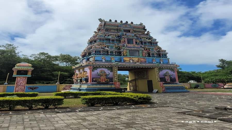 Mauritius: Northern Tour w/Port Louis Market, Temple & Beach - Grand Baie adds shopping and local color