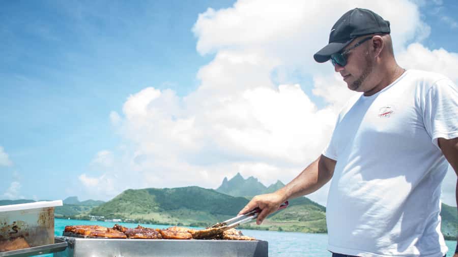Mauritius: Private Catamaran Tour to île aux Cerfs - What the crew adds to the day
