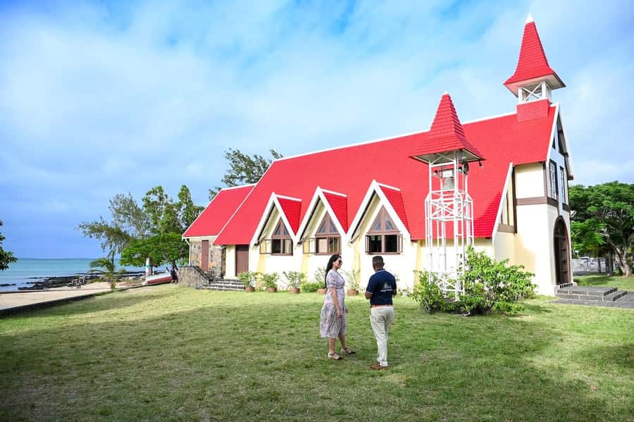 Mauritius: Private Full-Day North Mauritius Tour - Port Louis: markets, food, and a working capital