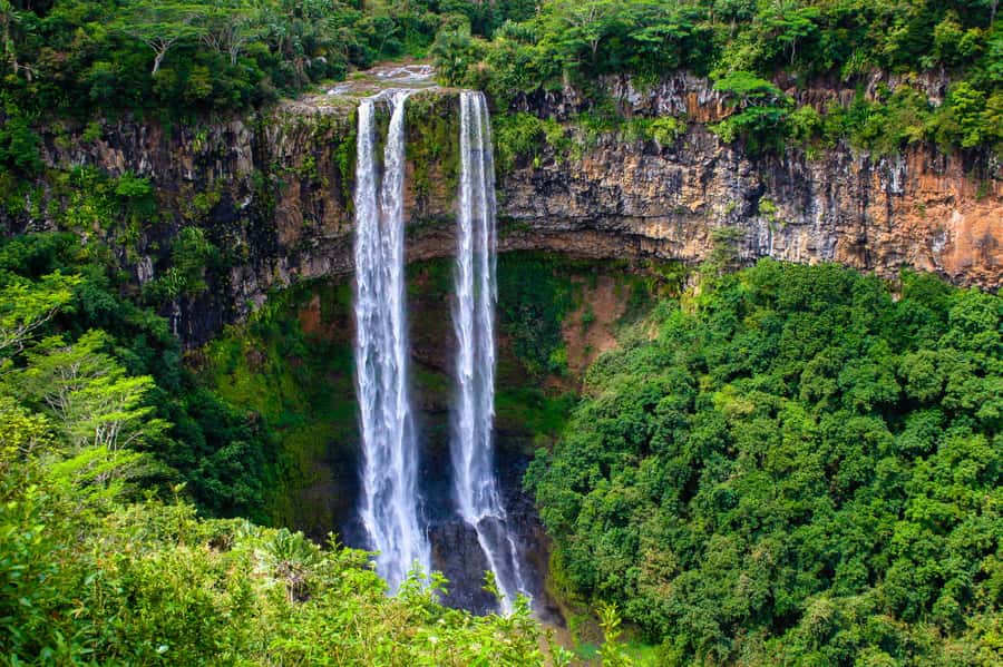 Mauritius: Private Full Day Tour with Entry Tickets & Lunch - Floreal combines shopping with Mauritian craftsmanship