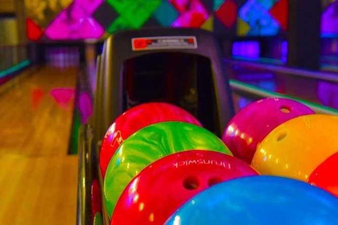 Mauritius Private Night Tour: Romantic dinner, Entertainments & Night lounge - Le Lucky Strike adds a social break