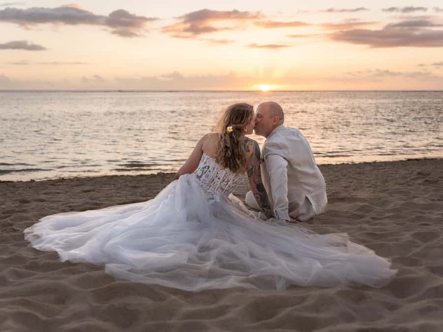 Mauritius: Sunset photoshoot (Honeymoon/family shoots) - What is not included, and why it matters
