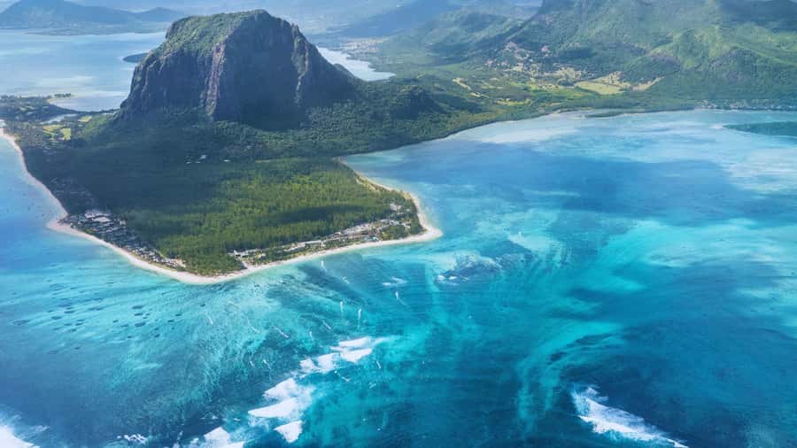 Mauritius: Underwater waterfall by Helicopter tour - Kanaka Crater and Black River Gorges