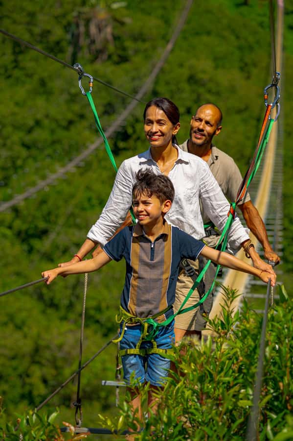 Mauritius: Vallé Advenature Park, Nepalese Bridge - Making the most of the scenic viewpoint