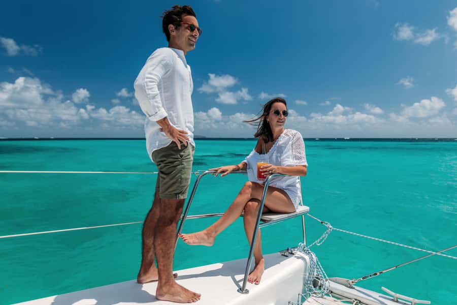 North: Cruise to the flat island & Gabriel island.bbq lunch - Sailing toward Ile Plate and Ilot Gabriel