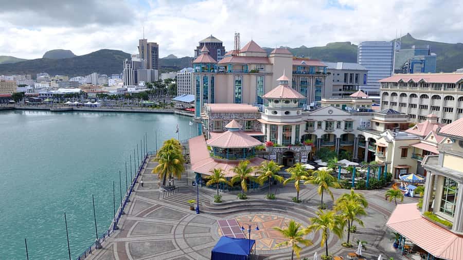 North Tour: Port Louis, Caudan, Citadelle, Botanical Garden - A private sedan makes the day easier