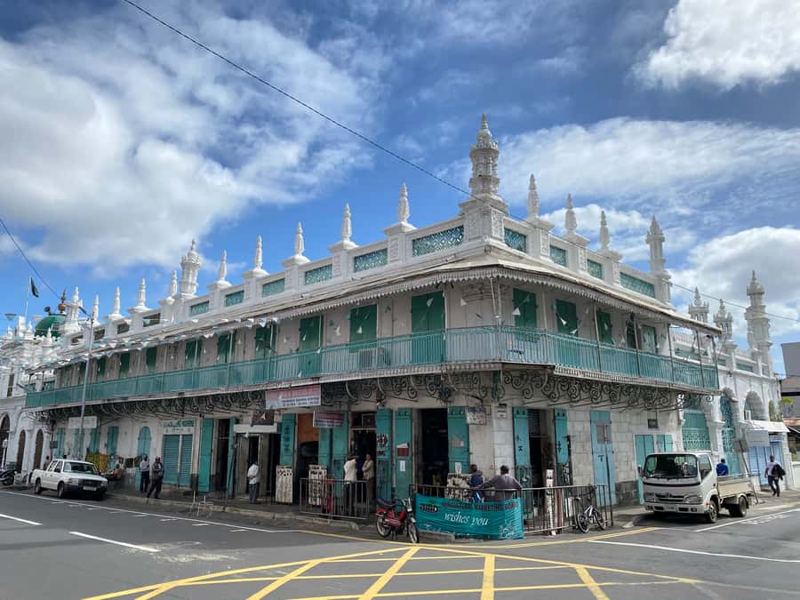 Port Louis: Private Guided Tour and Street Food Tasting - Natural History Museum: a look at Mauritius’s oldest museum