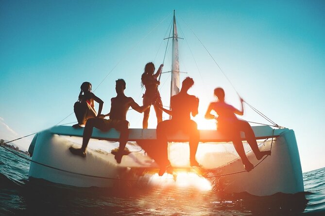 Private Exclusive Sundowner catamaran with Dinner & Transfer - Dinner at anchor near Ile aux Aigrettes