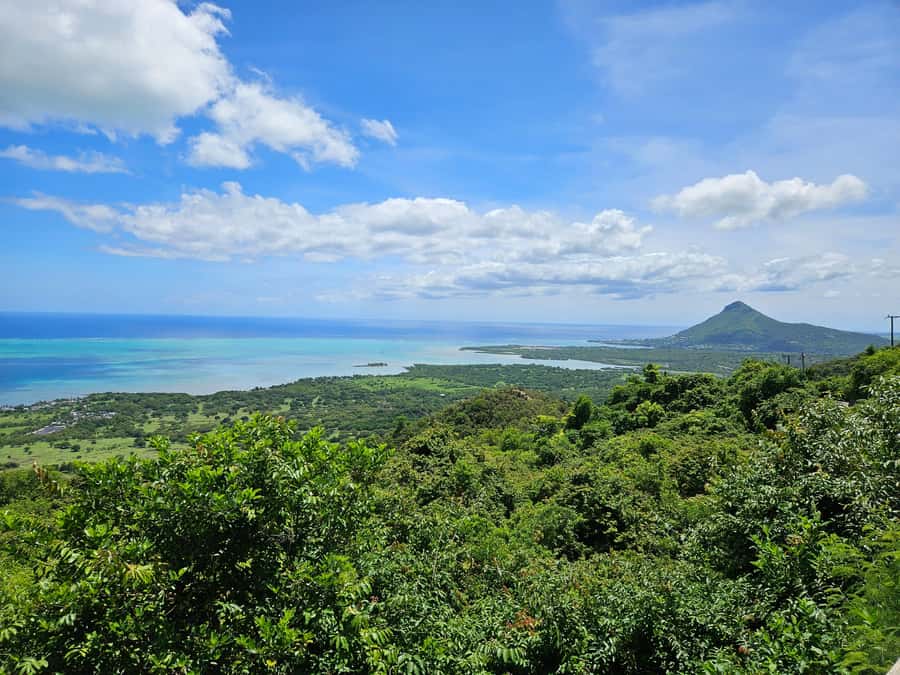 PRIVATE FULL-DAY NORTH AND SOUTH TOUR - A full-island sampler for two people
