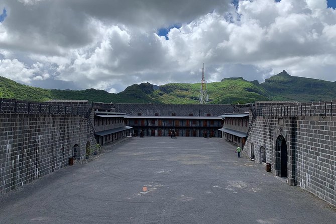 Private Guided Tour of Northern Mauritius with Shopping in Port Louis - Mont Choisy and Grand Baie: short coastal pauses