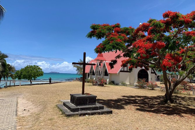 Private Guided Tour of Northern Mauritius with Shopping in Port Louis - Caudan Waterfront: modern shopping beside the port