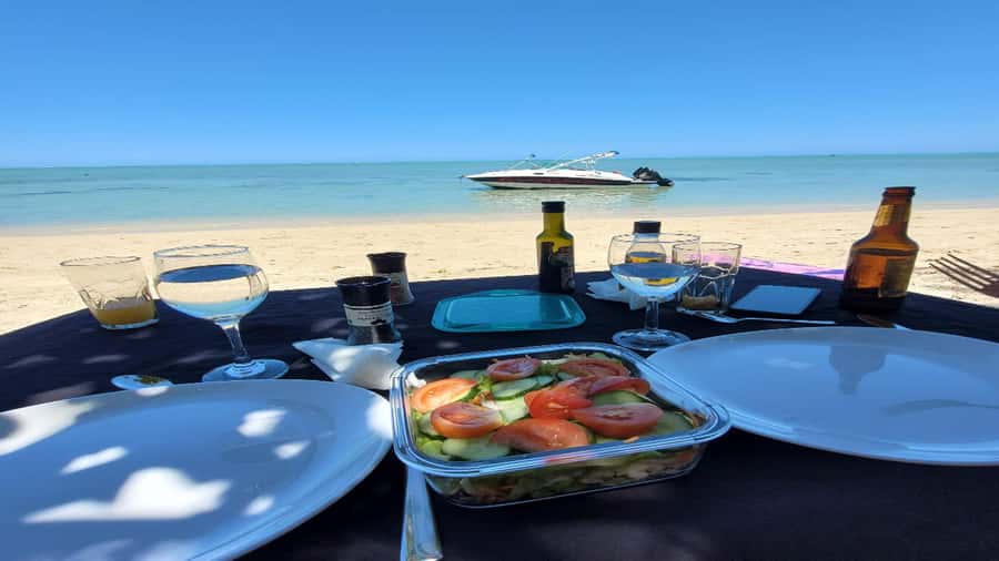 Private Île aux Bénitiers Boat: Dolphin Snorkeling & Lobster - Should you book this Mauritius boat tour?