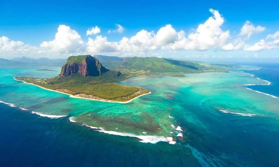 PRIVATE LeMorne Mountain Picturesque Hike-UNESCO Recognised - The first hour: a green path from the northwest base