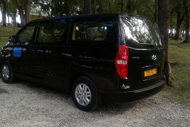 Private Luxury Minibus Transfer from Mauritius Airport to City - Why a private pickup helps at Mauritius airport