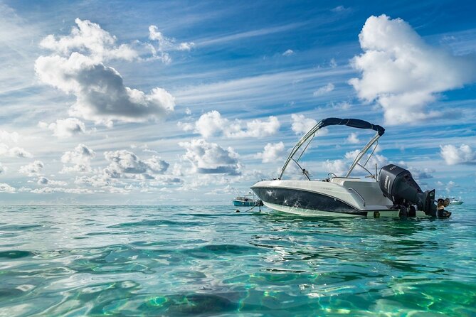 Private speed boat to Ile aux Cerfs full-day Incl: Lunch & Transfer - What the private format really adds