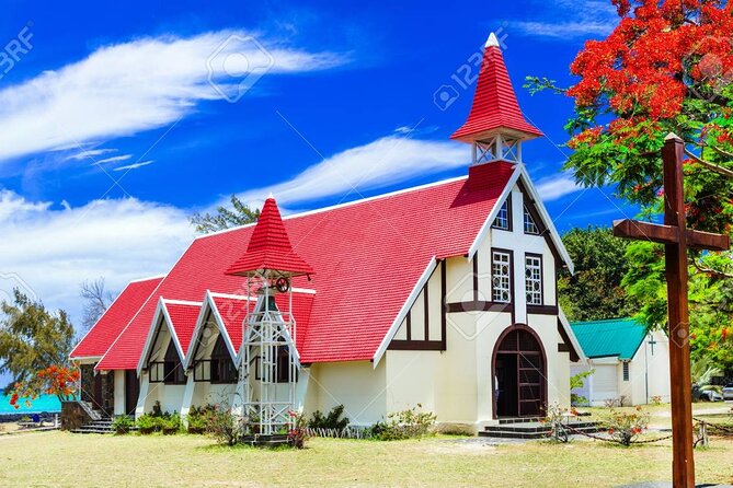 Private Tour in Northern Mauritius - Port Louis, Place d’Armes, and Le Caudan Waterfront