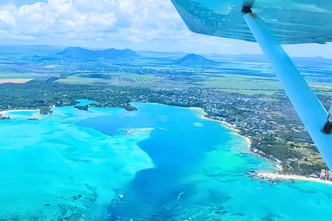 Seaplane Tours over the turquoise lagoon of the East of Mauritius - Weather is the main practical risk