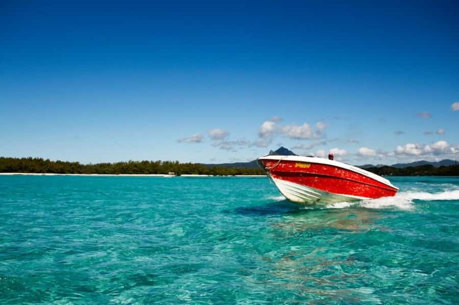 Speed boat to Ile aux Cerfs: Full day incl Lunch & Transfer - From your hotel to Trou d’Eau Douce